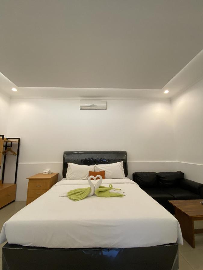 Chrome Hotel & Resort Solo Colomadu Ngoại thất bức ảnh