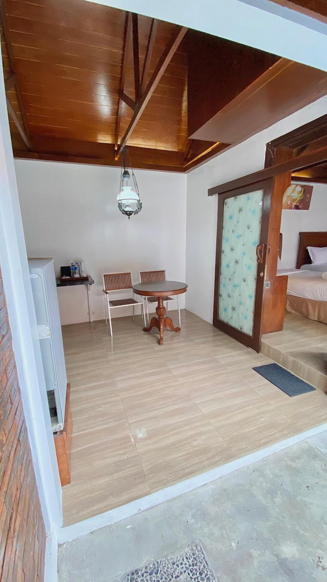 Chrome Hotel & Resort Solo Colomadu Ngoại thất bức ảnh